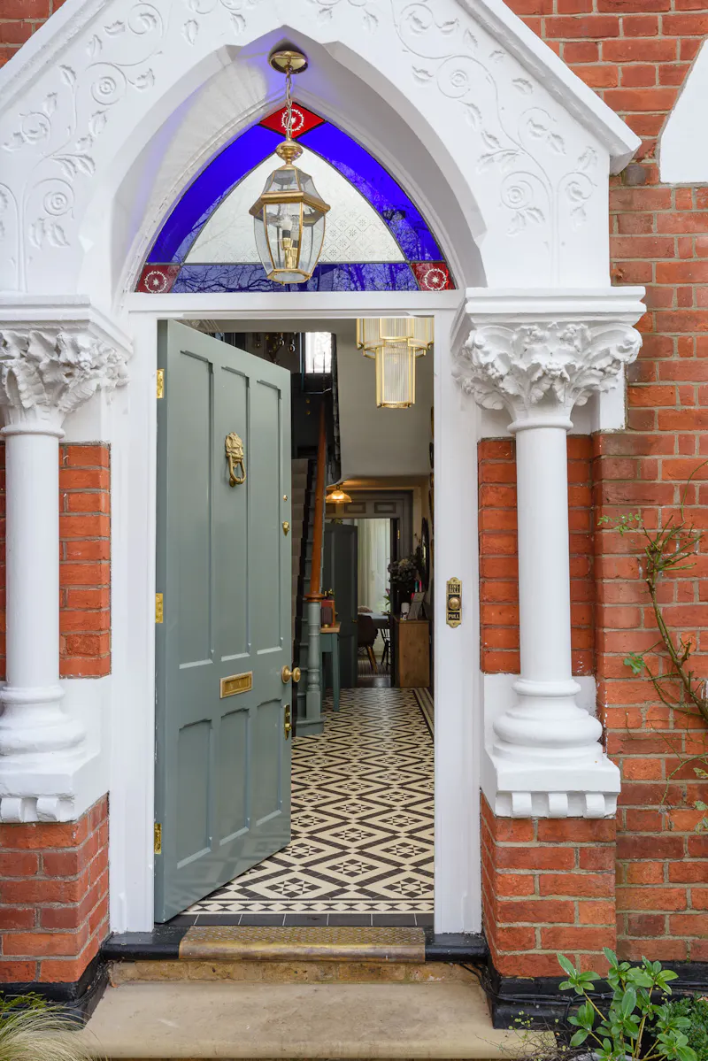 Elegant Teddington Townhouse, B2046 (photo 2)