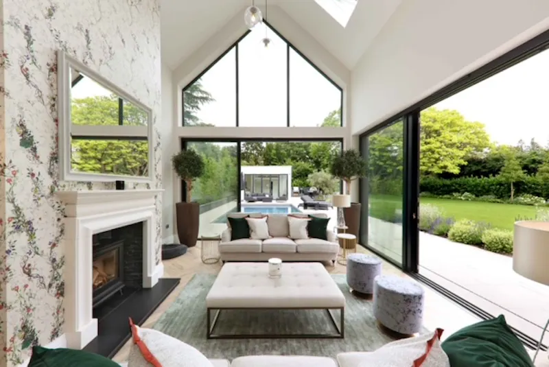 Conservatory at Cobham Modern Mansion, D2779 (photo 5)