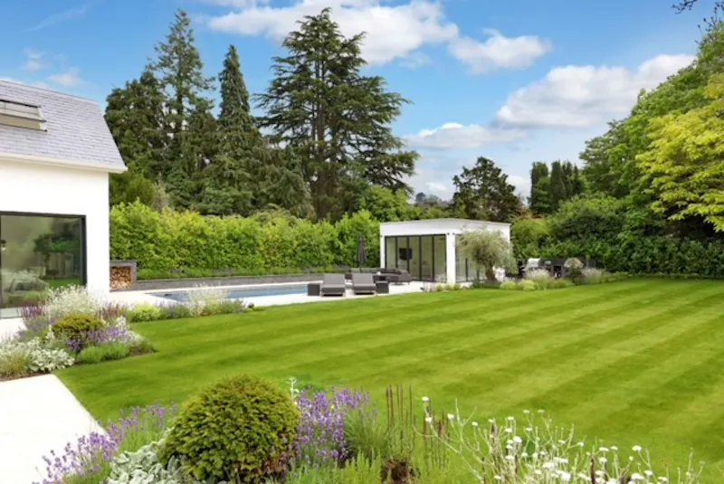 Cobham Modern Mansion, D2779 (photo 45)