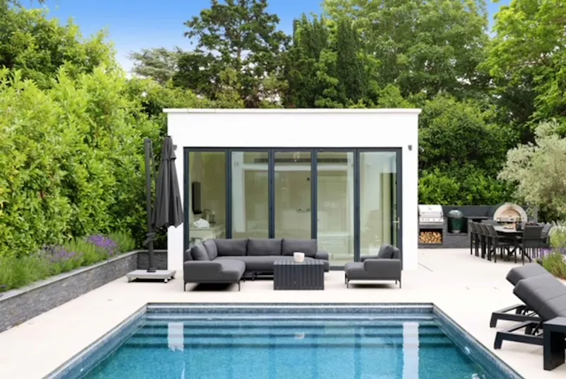 Summer house at Cobham Modern Mansion, D2779 (photo 44)