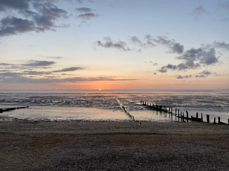 Idyllic Sheppy beach house, C897 (photo 29)