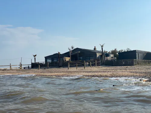 Idyllic Sheppy beach house, C897