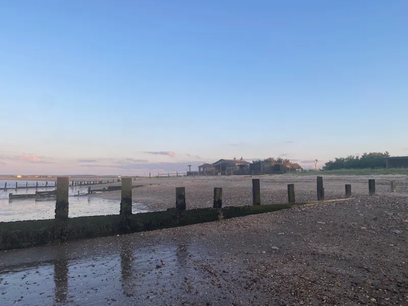 Idyllic Sheppy beach house, C897 (photo 59)