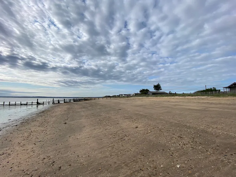 Idyllic Sheppy beach house, C897 (photo 50)