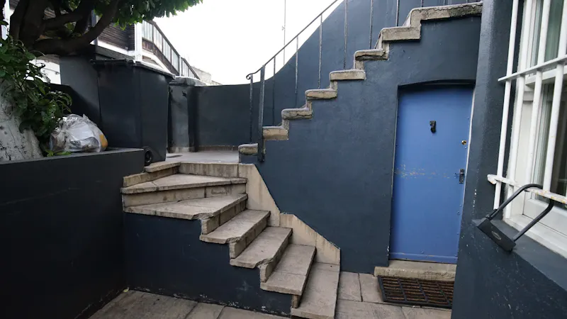 Shepherd's Bush family house, B1020 (photo 51)