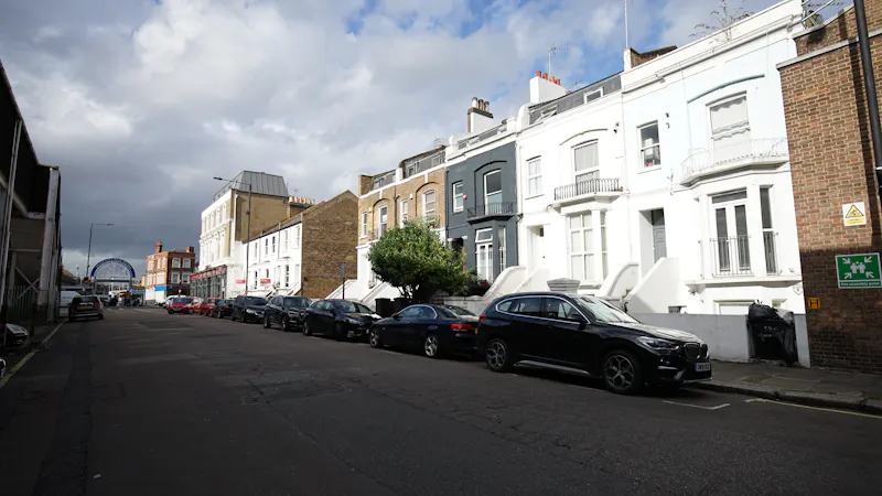 Shepherd's Bush family house, B1020 (photo 1)