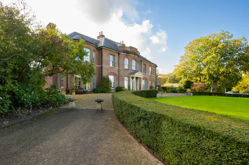 Chenies Studio and bar , R872