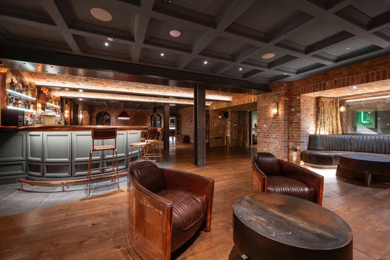 Chenies Studio and bar , R872 (photo 2)