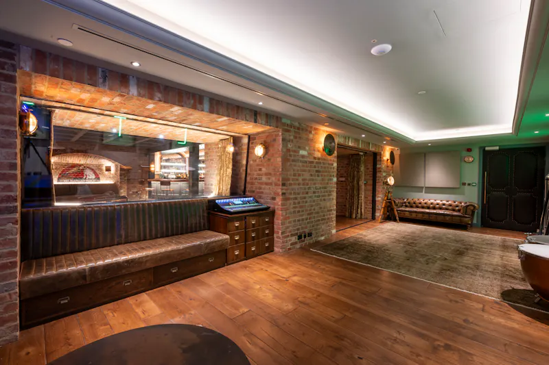 Studio at Chenies Studio and bar , R872 (photo 9)