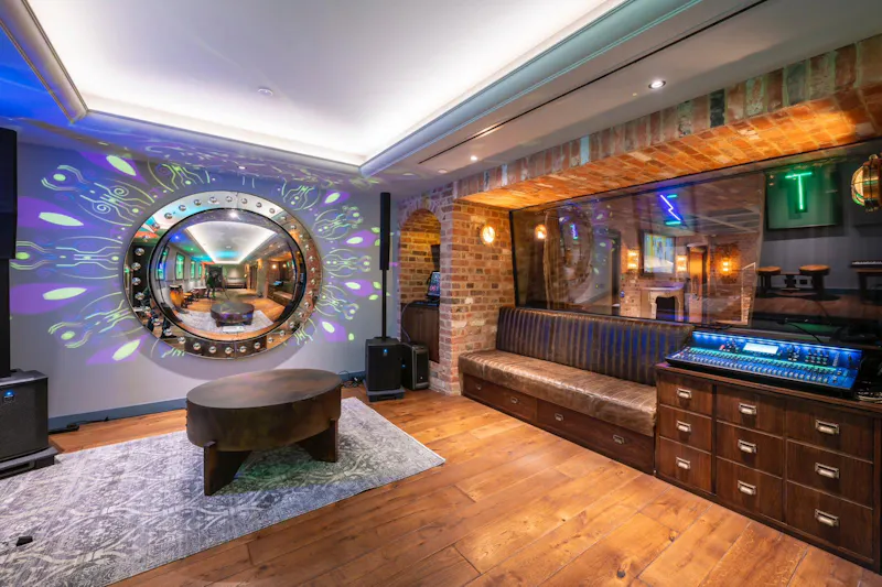 Chenies Studio and bar , R872 (photo 10)