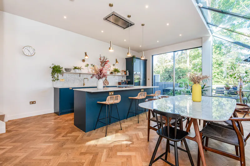 Kitchen island at Contemporary Muswell Hill Home, E534 (photo 10)