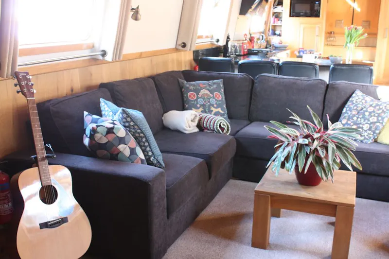 Thames based canal boat, HSE26 (photo 3)