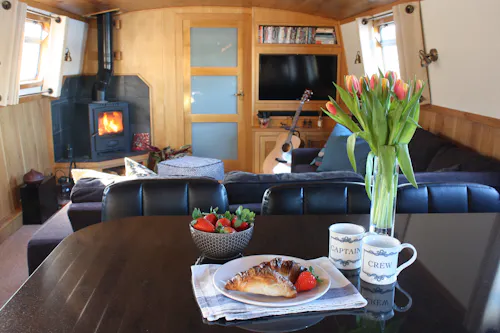 Thames based canal boat, HSE26