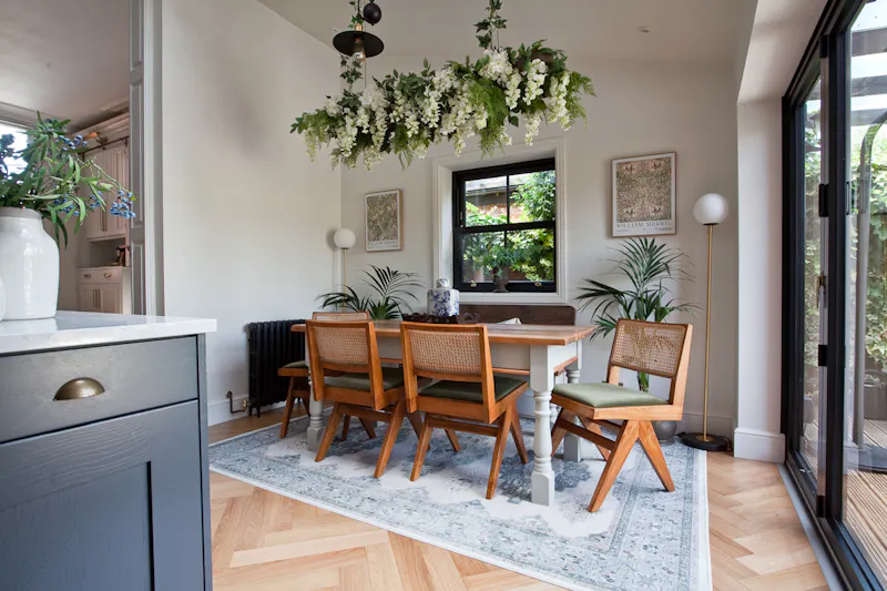 Classic/Modern Victorian House, B1909 (photo 6)
