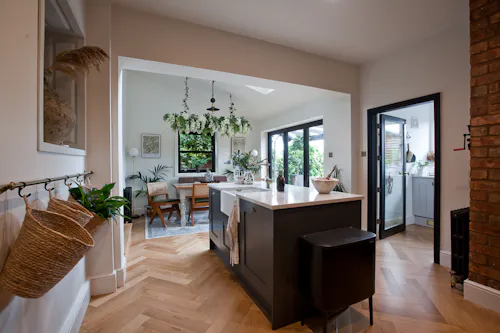 Classic/Modern Victorian House, B1909