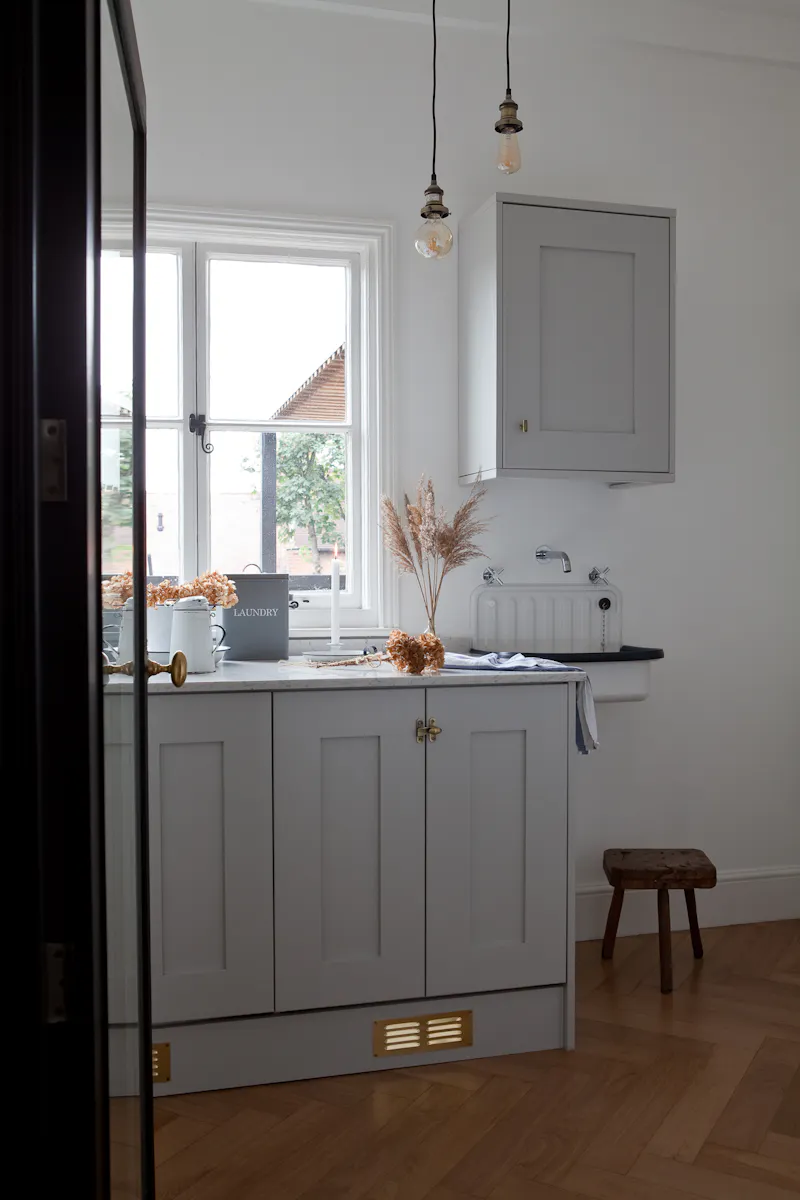 Classic/Modern Victorian House, B1909 (photo 12)