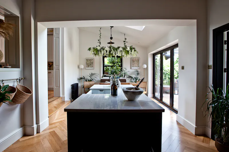 Classic/Modern Victorian House, B1909 (photo 3)