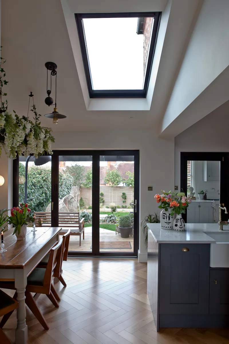 Classic/Modern Victorian House, B1909 (photo 9)