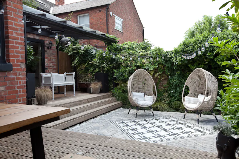 Classic/Modern Victorian House, B1909 (photo 48)