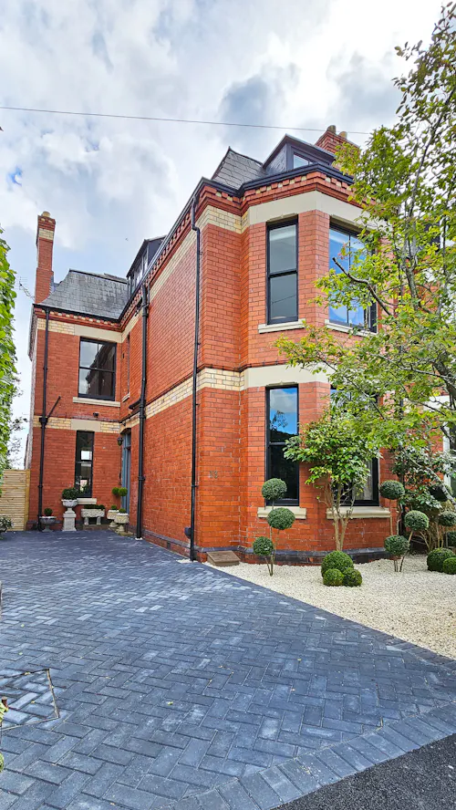 Classic/Modern Victorian House, B1909