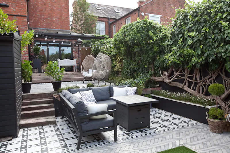 Classic/Modern Victorian House, B1909 (photo 47)