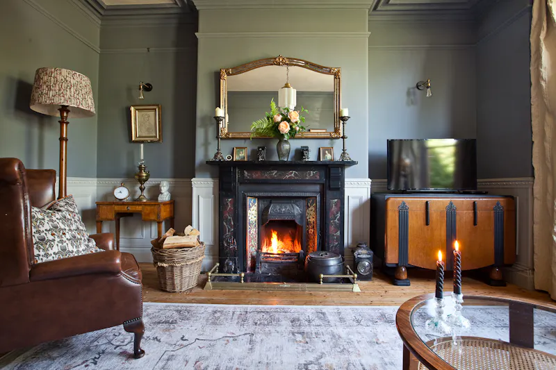 Classic/Modern Victorian House, B1909 (photo 15)