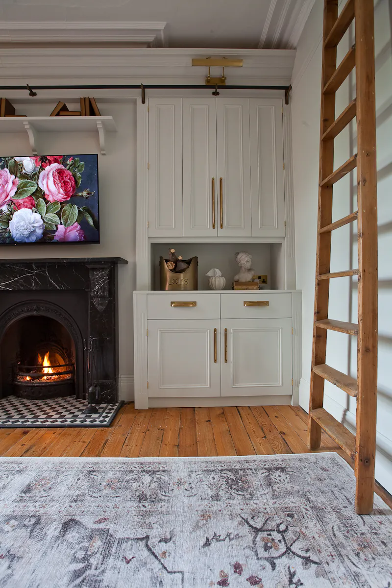 Classic/Modern Victorian House, B1909 (photo 44)