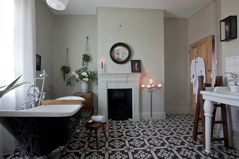 Classic/Modern Victorian House, B1909 (photo 28)