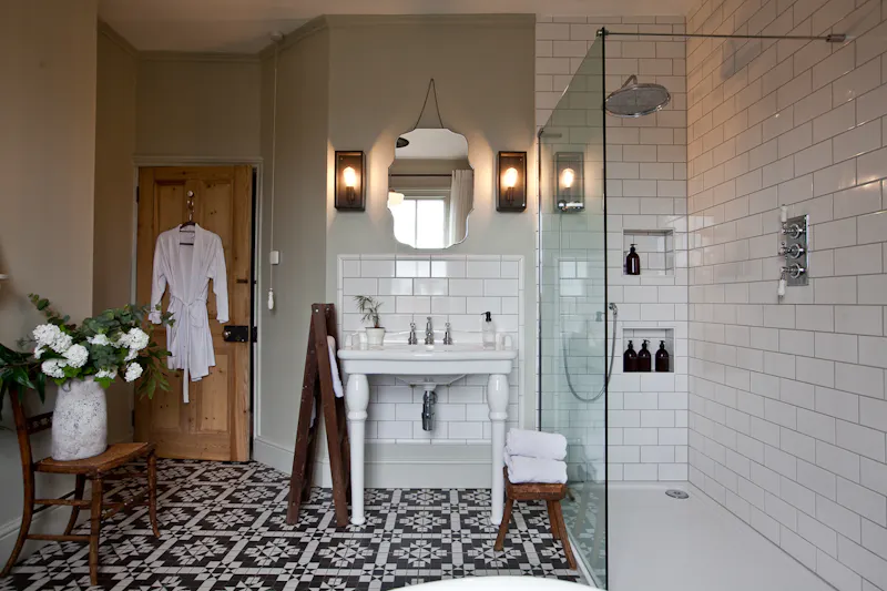 Classic/Modern Victorian House, B1909 (photo 30)