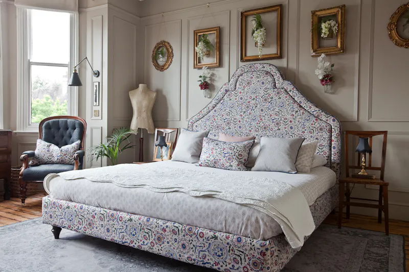 Classic/Modern Victorian House, B1909 (photo 24)