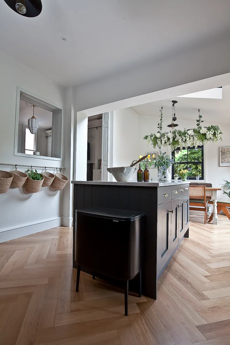Classic/Modern Victorian House, B1909 (photo 7)