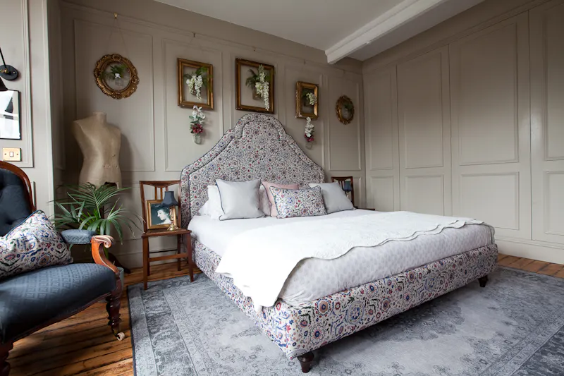 Classic/Modern Victorian House, B1909 (photo 22)