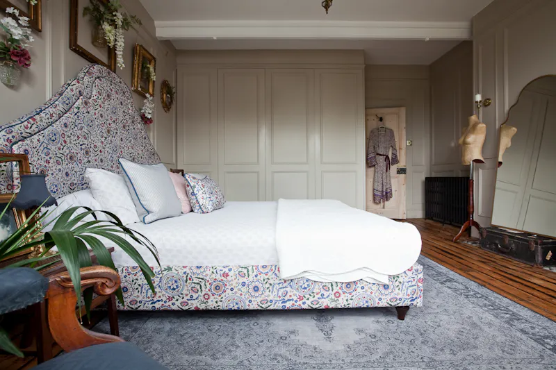 Classic/Modern Victorian House, B1909 (photo 23)