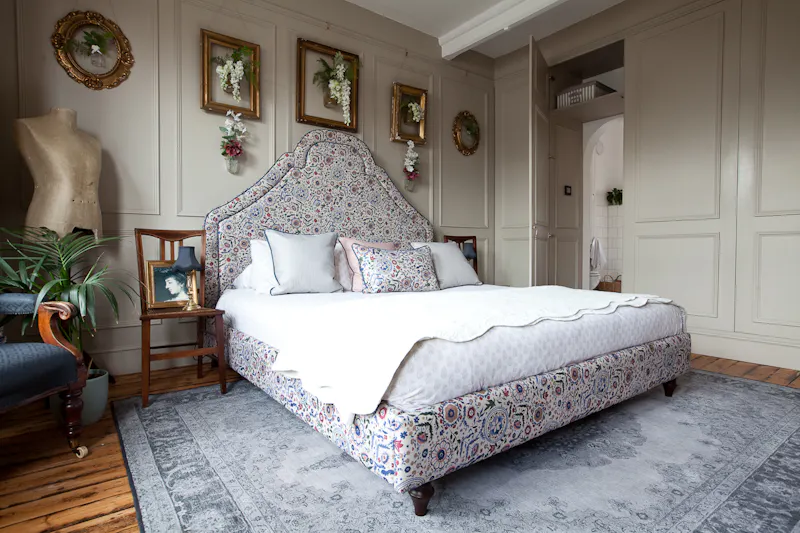 Classic/Modern Victorian House, B1909 (photo 21)