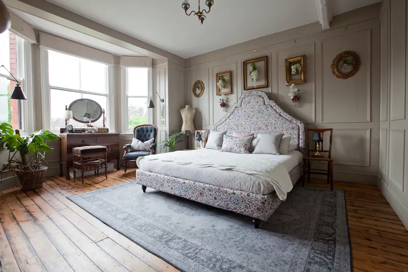 Classic/Modern Victorian House, B1909 (photo 20)