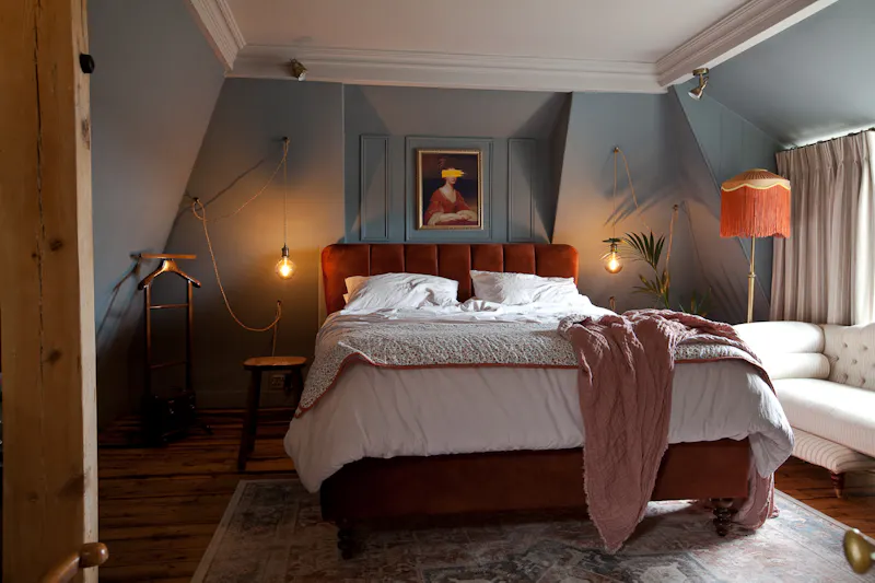 Classic/Modern Victorian House, B1909 (photo 33)