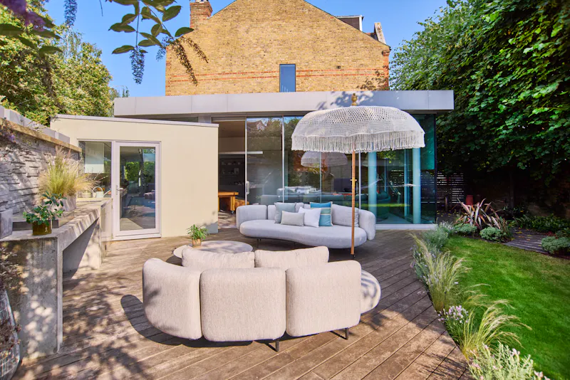 Garden at Contemporary Balham house, B1521 (photo 42)