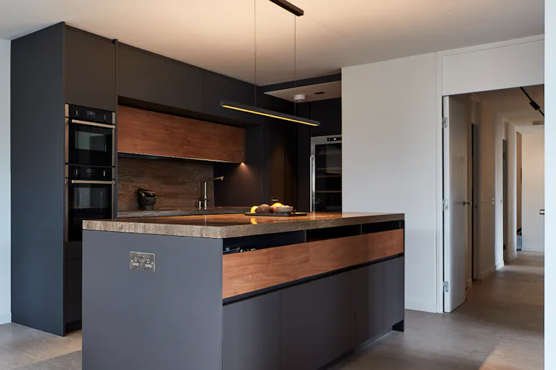 Sleek Barbican Tower Apartment, F1246 (photo 3)