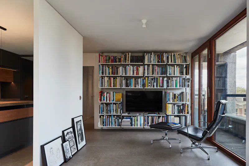 Library at Sleek Barbican Tower Apartment, F1246 (photo 10)