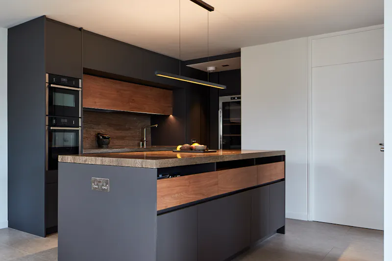 Sleek Barbican Tower Apartment, F1246 (photo 2)