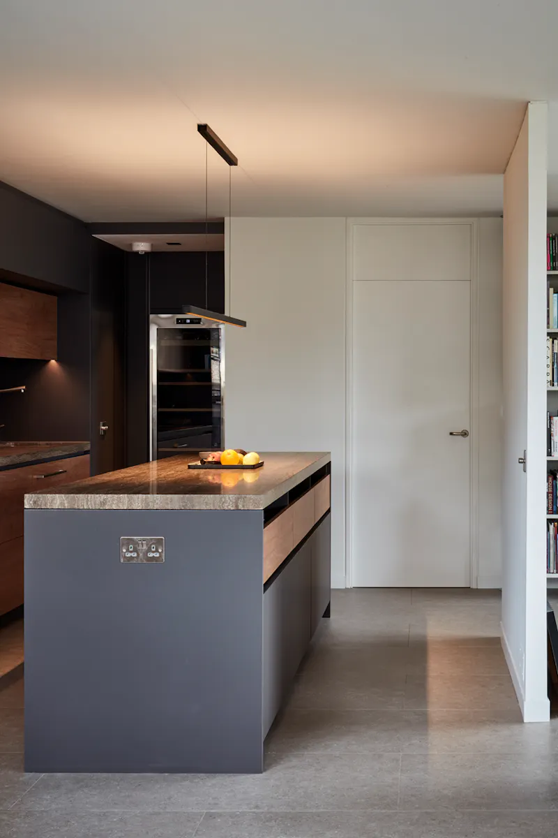 Sleek Barbican Tower Apartment, F1246 (photo 6)