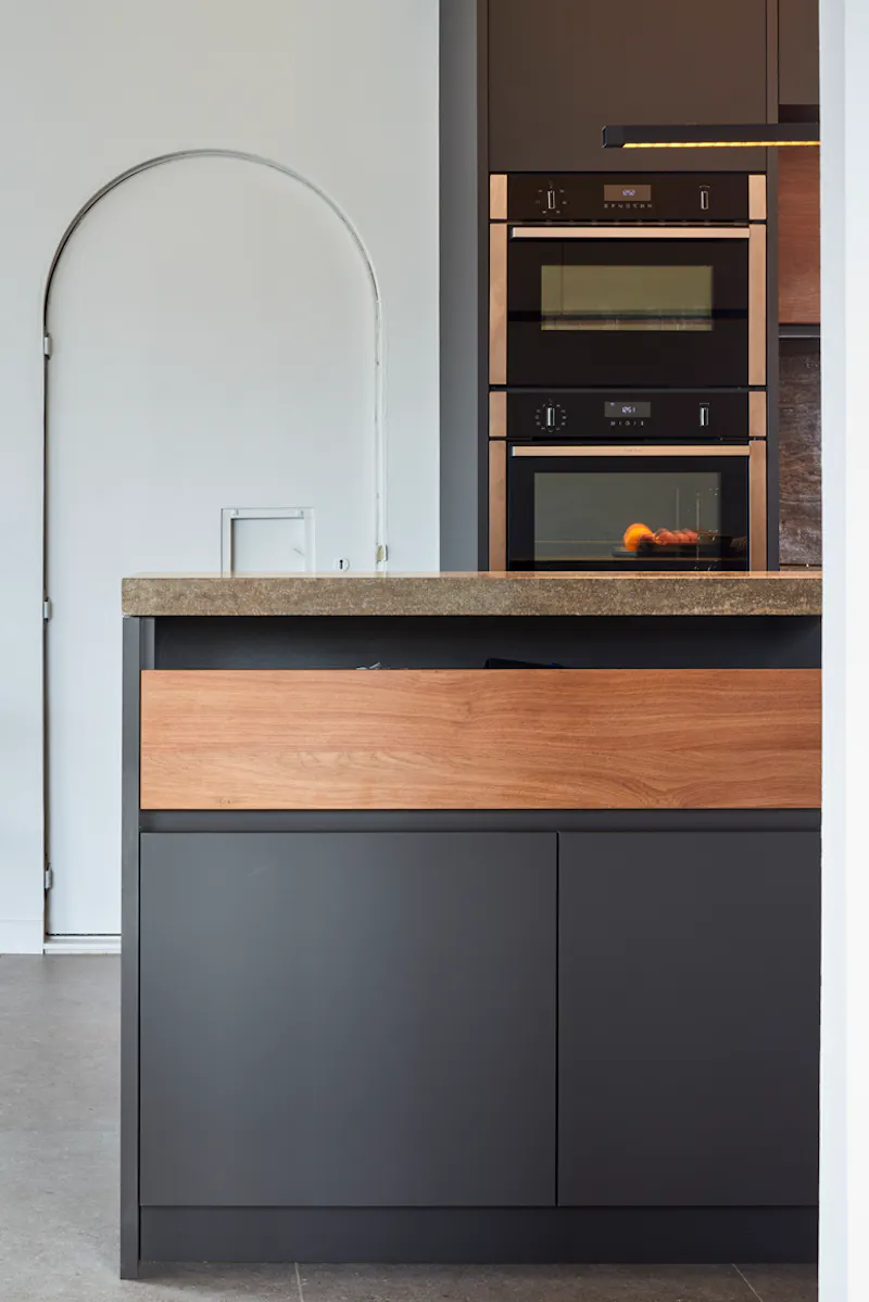 Sleek Barbican Tower Apartment, F1246 (photo 8)