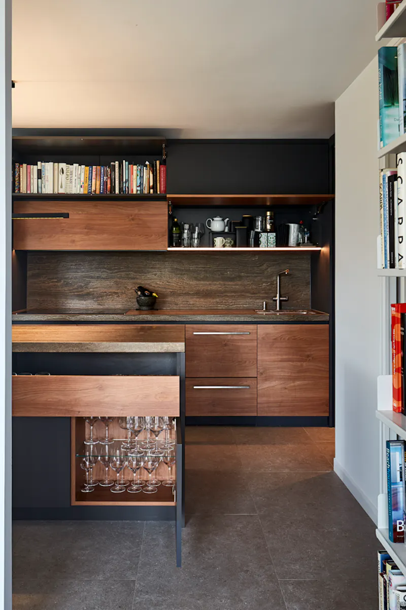 Sleek Barbican Tower Apartment, F1246 (photo 9)