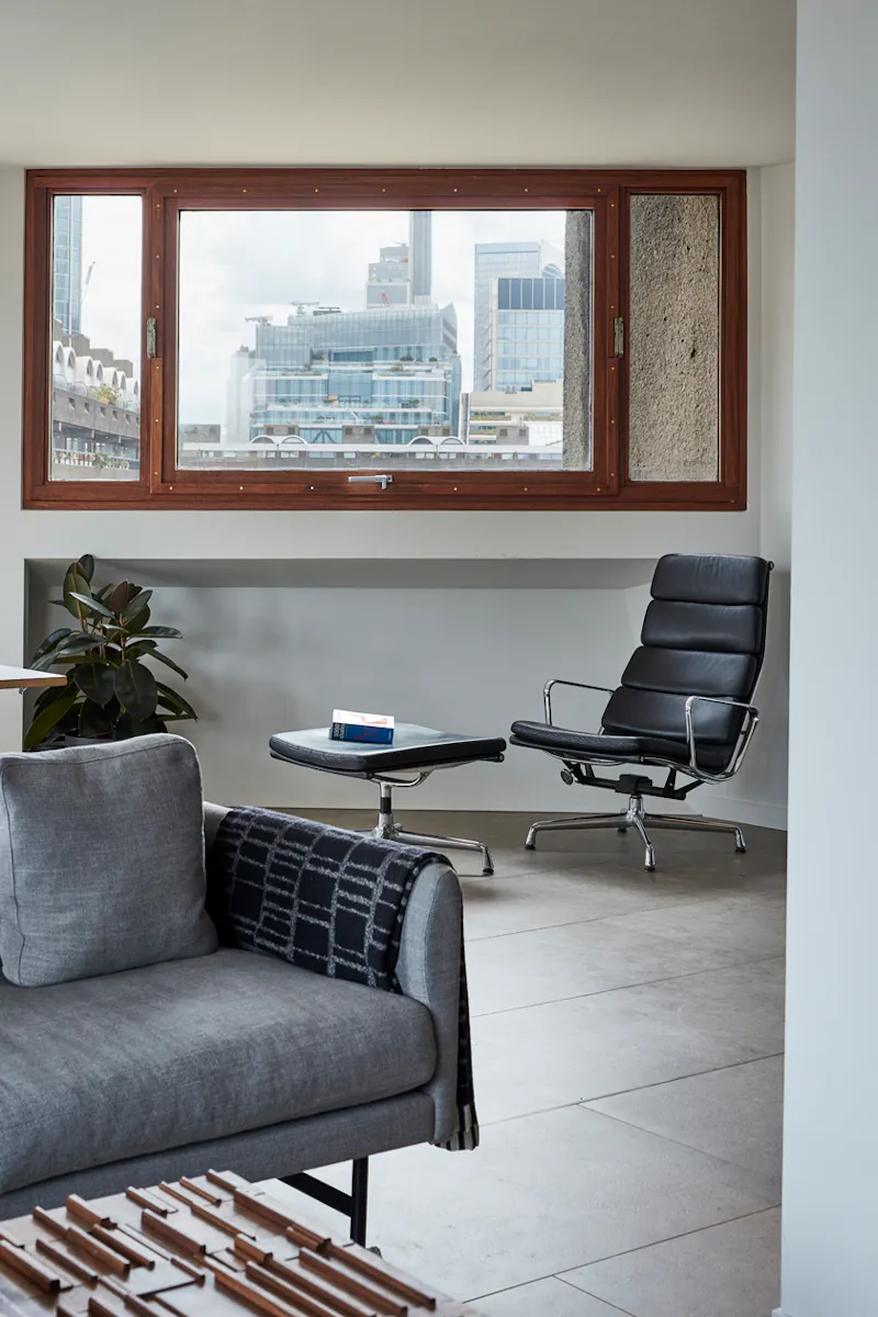 Sleek Barbican Tower Apartment, F1246 (photo 15)