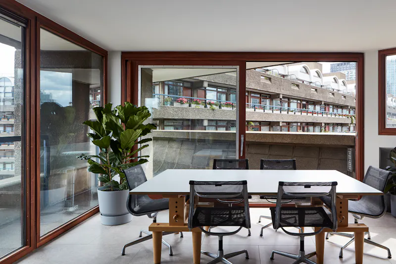 Sleek Barbican Tower Apartment, F1246 (photo 12)