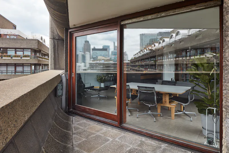 Sleek Barbican Tower Apartment, F1246 (photo 24)