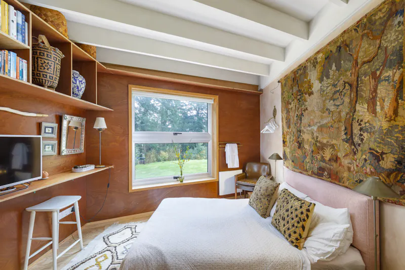 Bedroom at Mid-century Chichester Retreat, K506 (photo 9)