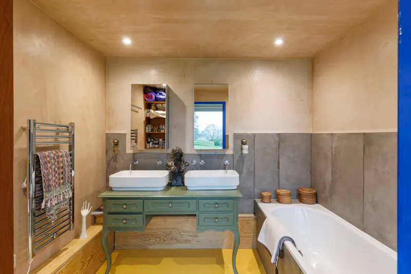 Bathroom at Mid-century Chichester Retreat, K506 (photo 8)