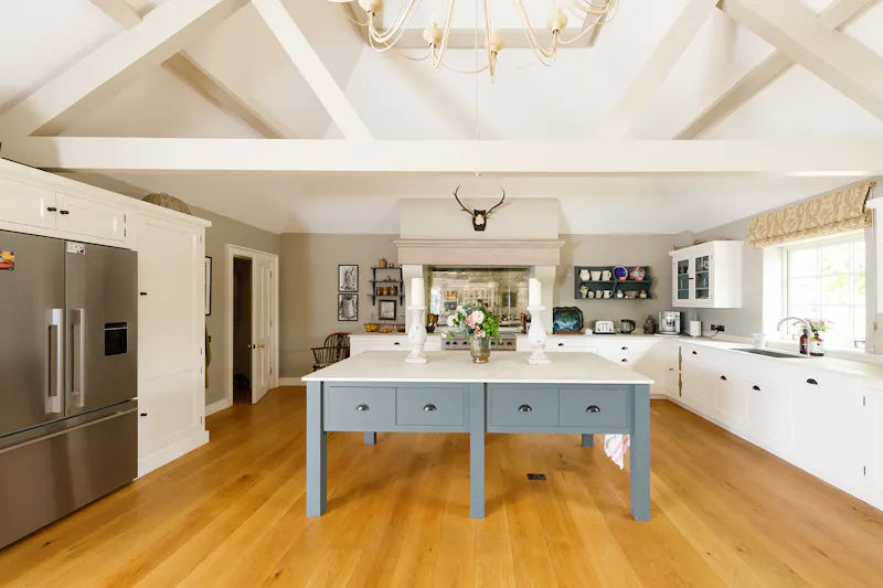 Kitchen at Modern South Downs Farmhouse, L758 (photo 9)