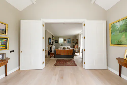 Modern South Downs Farmhouse, L758